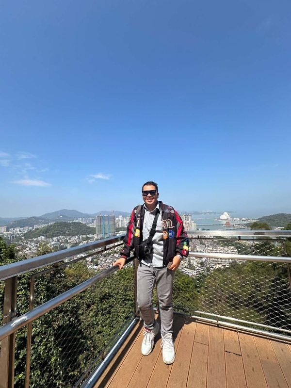 Jec, Founder of VirtuLink Travel & Tours Services
